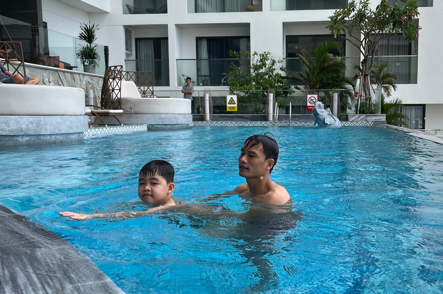 Cha mẹ cần tăng cường sự giám sát đối với trẻ em, nhất là vào mùa hè, thời tiết nắng nóng nhằm đảm bảo an toàn cho trẻ. Ảnh: Phương Vi Cha mẹ cần tăng cường sự giám sát đối với trẻ em, nhất là vào mùa hè, thời tiết nắng nóng nhằm đảm bảo an toàn cho trẻ. Ảnh: Phương Vi