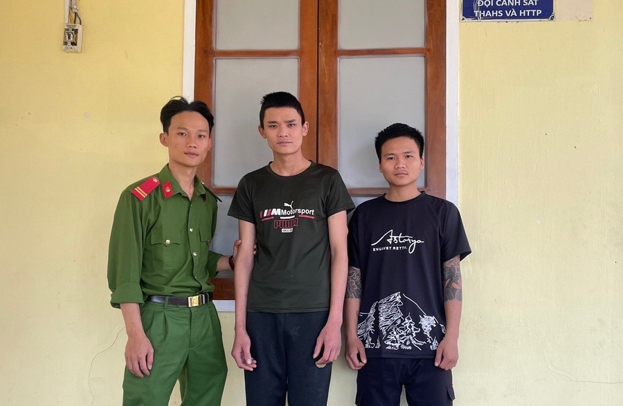2 đối tượng tại Cơ quan Công an. Ảnh: Lan Anh 2 đối tượng tại Cơ quan Công an. Ảnh: Lan Anh