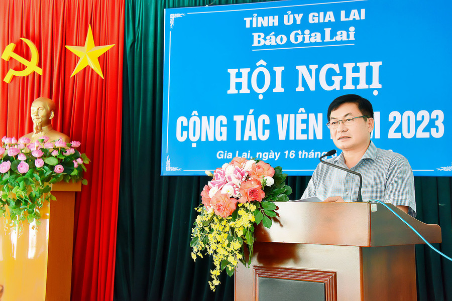 Tổng Biên tập Báo Gia Lai Huỳnh Kiên phát biểu tại hội nghị. Ảnh: Đức Thụy Tổng Biên tập Báo Gia Lai Huỳnh Kiên phát biểu tại hội nghị. Ảnh: Đức Thụy