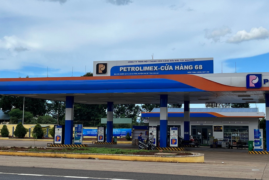 Giá xăng dầu chiều 7-12 đồng loạt giảm. Ảnh: P.V Giá xăng dầu chiều 7-12 đồng loạt giảm. Ảnh: P.V