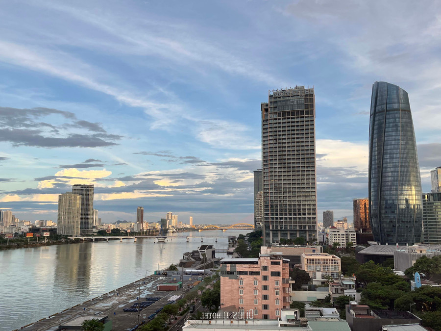 Bắc Trung Bộ và duyên hải miền Trung phát triển được ít nhất 2 đô thị và một số trung tâm công nghiệp, dịch vụ, hợp tác quốc tế lớn, ngang tầm khu vực châu Á tại các khu kinh tế ven biển hiện đại. Ảnh: P.V Bắc Trung Bộ và duyên hải miền Trung phát triển được ít nhất 2 đô thị và một số trung tâm công nghiệp, dịch vụ, hợp tác quốc tế lớn, ngang tầm khu vực châu Á tại các khu kinh tế ven biển hiện đại. Ảnh: P.V