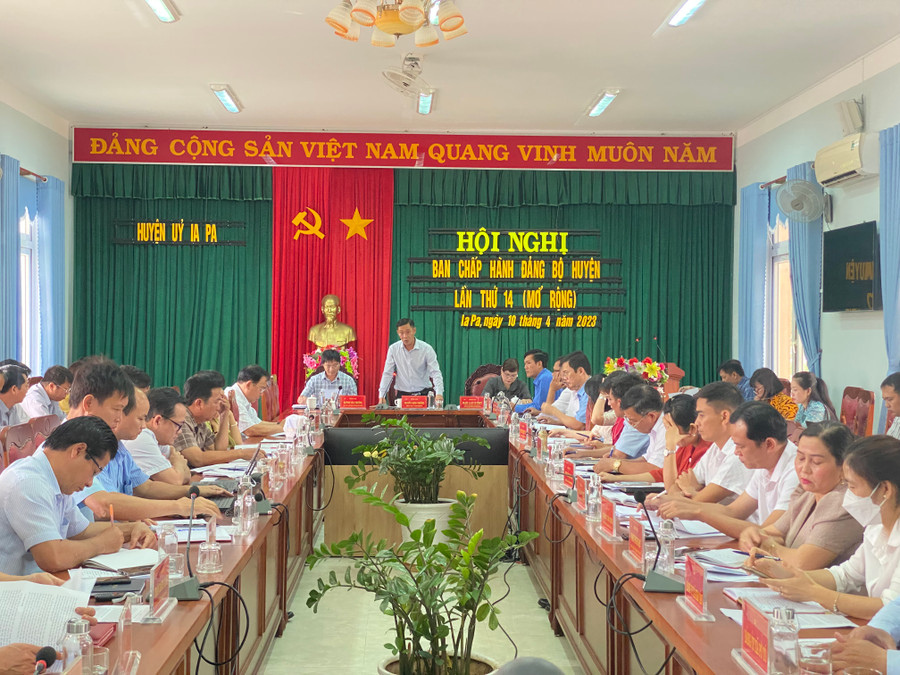 Quang cảnh hội nghị Ban Chấp hành Đảng bộ huyện Ia Pa lần thứ 14 (mở rộng). Ảnh: Mai Linh