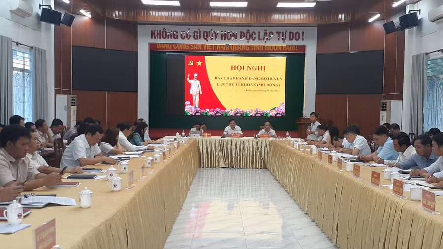 Quang cảnh hội nghị Ban Chấp hành Đảng bộ huyện Chư Sê. Ảnh: Hoàng Viên