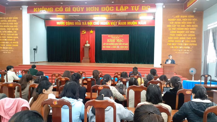 Quang cảnh lớp bồi dưỡng. Ảnh: Hoàng Viên Quang cảnh lớp bồi dưỡng. Ảnh: Hoàng Viên