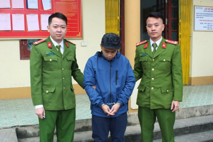 Đối tượng lừa đảo bằng cách dùng ảnh màn hình lừa chuyển khoản thành công bị Cơ quan Công an bắt giữ. Ảnh nguồn VOV Đối tượng lừa đảo bằng cách dùng ảnh màn hình lừa chuyển khoản thành công bị Cơ quan Công an bắt giữ. Ảnh nguồn VOV