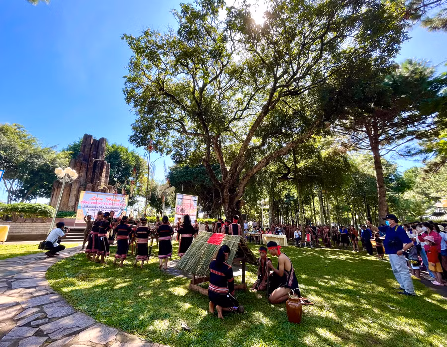 Pleiku cần sớm ban hành nghị quyết về phát huy các giá trị văn hóa, con người Pleiku trong xây dựng thành phố phồn vinh, hạnh phúc. Ảnh: Phương Vi