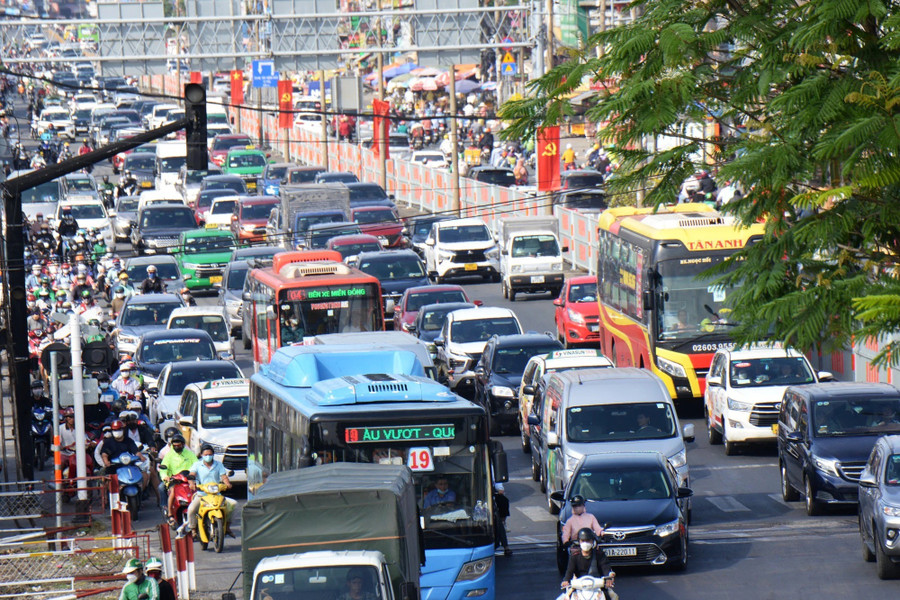 Quốc lộ 13 đoạn qua TP. Thủ Đức, TP. Hồ Chí Minh. Ảnh: Nguyên Vũ/Báo Thanh Niên Quốc lộ 13 đoạn qua TP. Thủ Đức, TP. Hồ Chí Minh. Ảnh: Nguyên Vũ/Báo Thanh Niên