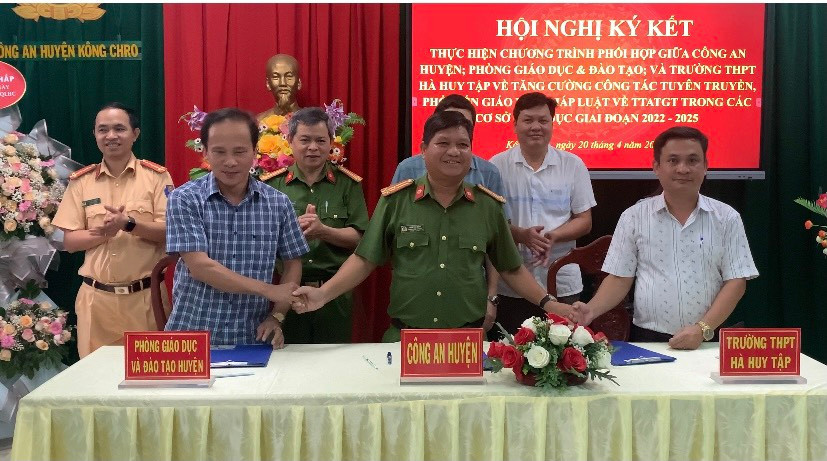 Các đơn vị ký kết chương trình phối hợp. Ảnh: Thúy Ngọ Các đơn vị ký kết chương trình phối hợp. Ảnh: Thúy Ngọ