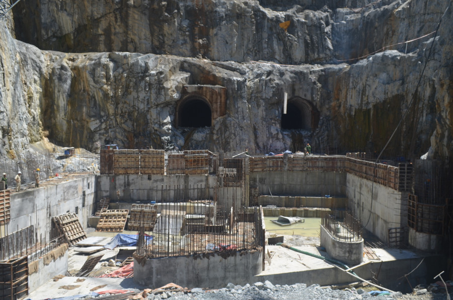 Các đơn vị thi công vị trí sẽ đặt 2 tổ máy của Nhà máy Thủy điện Ialy mở rộng. Ảnh: Hoàng Anh Phượng Các đơn vị thi công vị trí sẽ đặt 2 tổ máy của Nhà máy Thủy điện Ialy mở rộng. Ảnh: Hoàng Anh Phượng