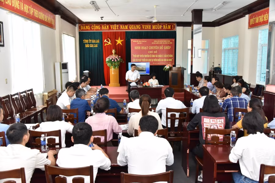 Quang cảnh buổi sinh hoạt chuyên đề ghép. Ảnh: Đ.T