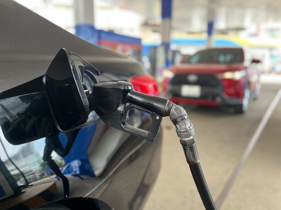 Giá xăng chiều 11-7 tăng nhẹ. Ảnh: Phương Vi Giá xăng chiều 11-7 tăng nhẹ. Ảnh: Phương Vi