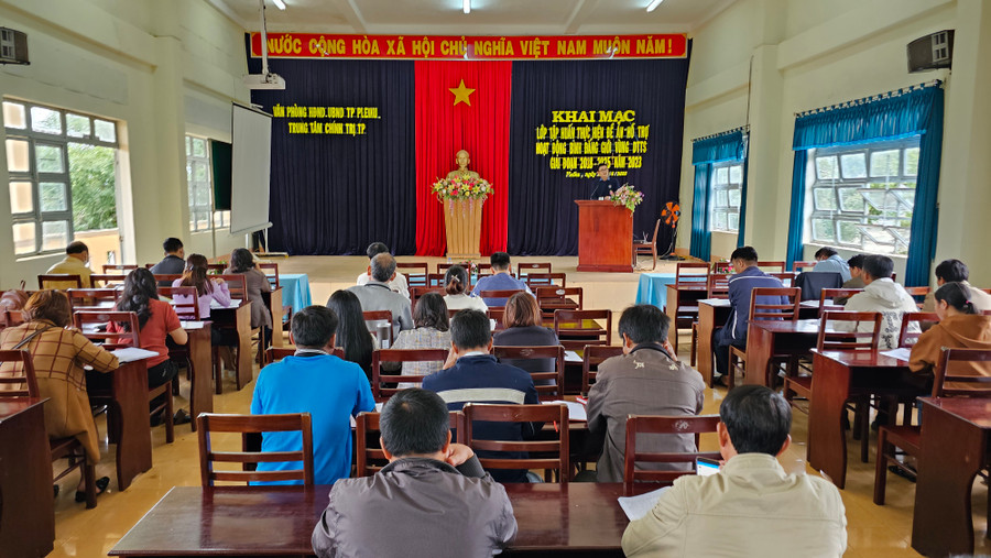 Quang cảnh lớp tập huấn. Ảnh: Bá Bính