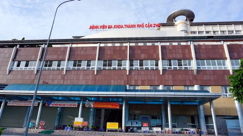 Bị can Lực đã có hành vi câu kết, giúp sức cho hai nhân viên khoa Xét nghiệm, BVĐK TP Cần Thơ kê khống số lượng hàng hóa là kit xét nghiệm viêm gan B, C, lao... rồi thanh toán và chiếm đoạt. Ảnh minh họa: HẢI DƯƠNG/Pháp Luật TP. Hồ Chí Minh