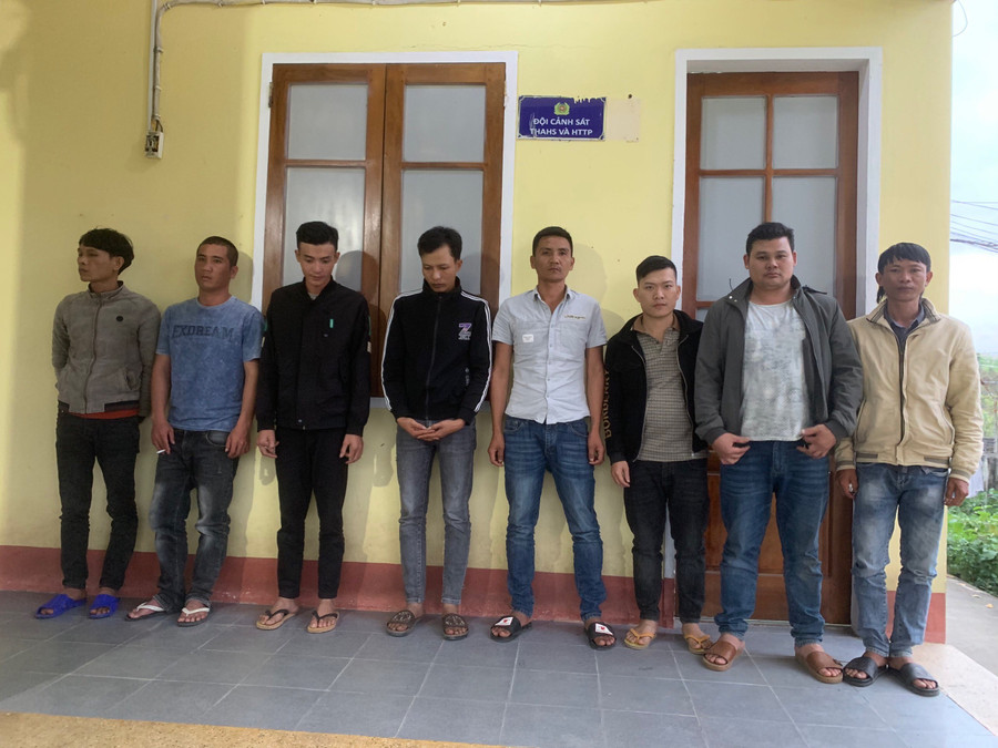 Các đối tượng tại cơ quan Công an. Ảnh: Lan Anh