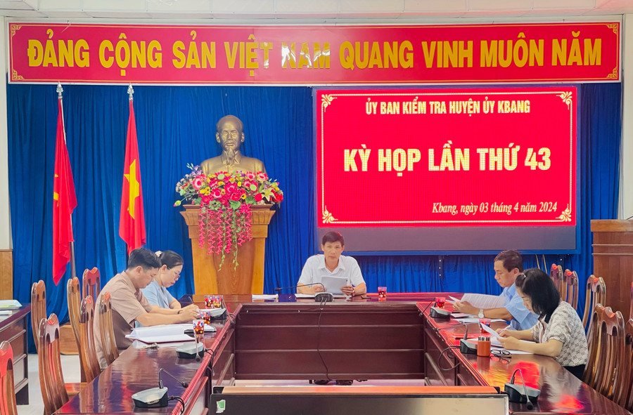 Quang cảnh kỳ họp lần thứ 43 Ủy ban Kiểm tra Huyện ủy Kbang. Ảnh: Minh Ngân Quang cảnh kỳ họp lần thứ 43 Ủy ban Kiểm tra Huyện ủy Kbang. Ảnh: Minh Ngân