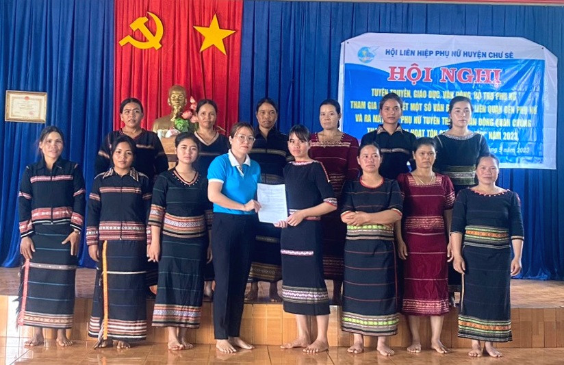 Các thành viên câu lạc bộ ra mắt tại hội nghị. Ảnh: Hoàng Viên Các thành viên câu lạc bộ ra mắt tại hội nghị. Ảnh: Hoàng Viên