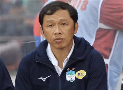 Trợ lý HLV Dương Minh Ninh của CLB Hoàng Anh Gia Lai cũng có mặt trên chuyến xe xấu số. Ảnh nguồn bongda24h