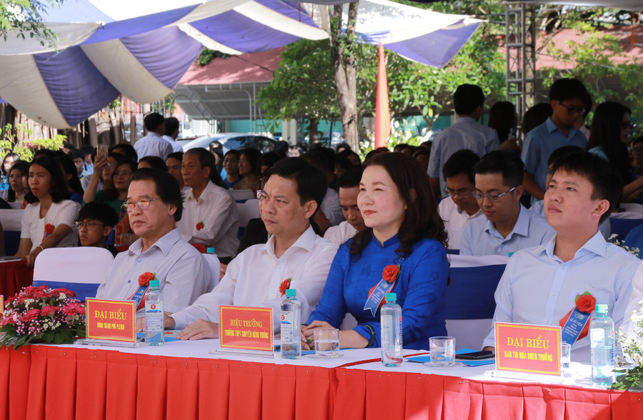 Các đại biểu tham dự buổi lễ. Ảnh: Hà Đăng