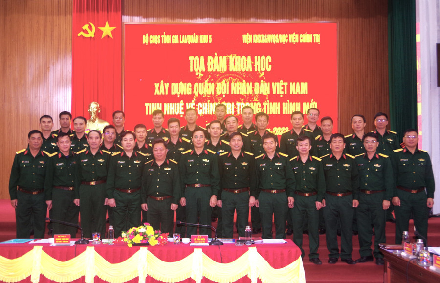 Các đại biểu dự buổi tọa đàm. Ảnh: Huy Bắc