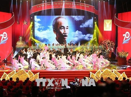 Lễ kỷ niệm 70 năm Ngày Chủ tịch Hồ Chí Minh ra Lời kêu gọi thi đua ái quốc. Ảnh tư liệu: Dương Giang/TTXVN Lễ kỷ niệm 70 năm Ngày Chủ tịch Hồ Chí Minh ra Lời kêu gọi thi đua ái quốc. Ảnh tư liệu: Dương Giang/TTXVN