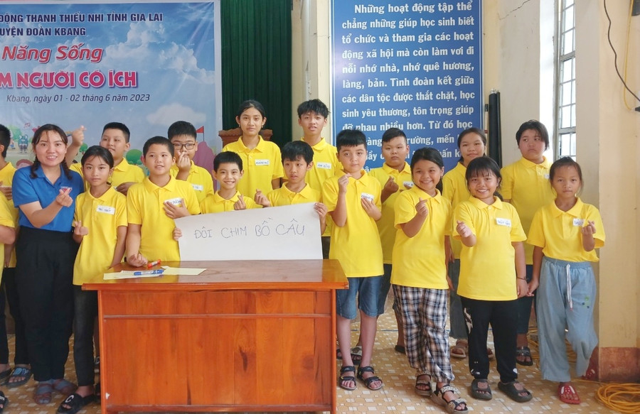 Các em thiếu nhi tham gia sinh hoạt tập thể, rèn luyện kỹ năng. Ảnh: Hà Duyệt