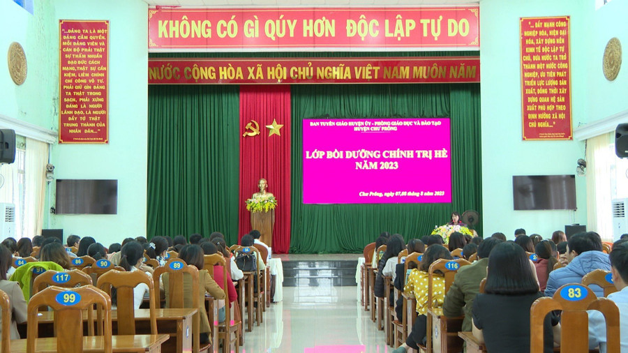 Quang cảnh lớp bồi dưỡng. Ảnh: Khánh Linh Quang cảnh lớp bồi dưỡng. Ảnh: Khánh Linh