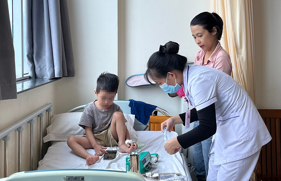 Giá dịch vụ khám bệnh theo yêu cầu từ 30.500 đồng đến tối đa 500.000 đồng từ ngày 15-8. Ảnh: Phương Vi Giá dịch vụ khám bệnh theo yêu cầu từ 30.500 đồng đến tối đa 500.000 đồng từ ngày 15-8. Ảnh: Phương Vi