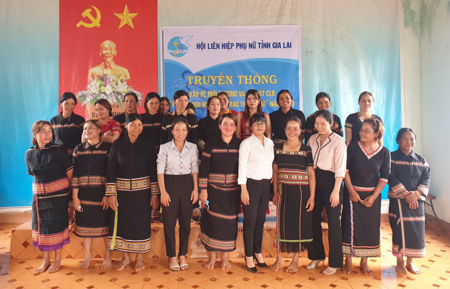 Ra mắt CLB “Phụ nữ nói không với rác thải nhựa” tại xã Kdang (huyện Đak Đoa). Ảnh: Minh Vy