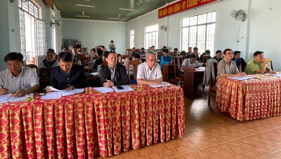 Các đại biểu tham dự buổi tiếp xúc. Ảnh: Lê Liên