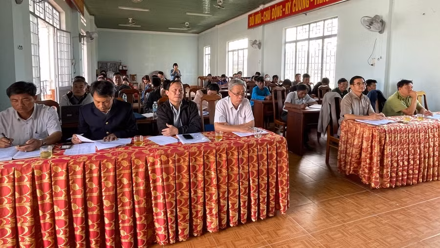 Các đại biểu tham dự buổi tiếp xúc. Ảnh: Lê Liên