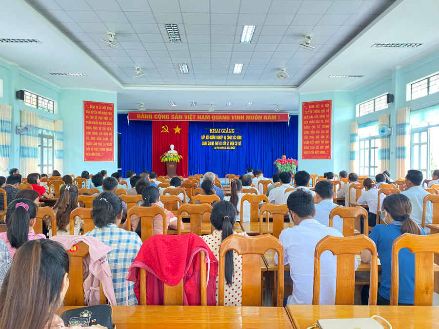 Quang cảnh lớp bồi dưỡng dành cho bí thư chi bộ và cấp ủy viên. Ảnh: Mai Linh Quang cảnh lớp bồi dưỡng dành cho bí thư chi bộ và cấp ủy viên. Ảnh: Mai Linh