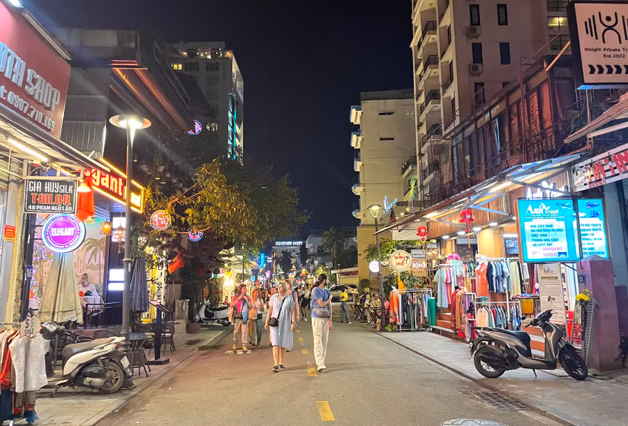 Khách quốc tế đến Việt Nam trong quý I-2024 đạt hơn 4,6 triệu lượt, tăng 72% so với cùng kỳ năm trước. Ảnh: Phương Vi