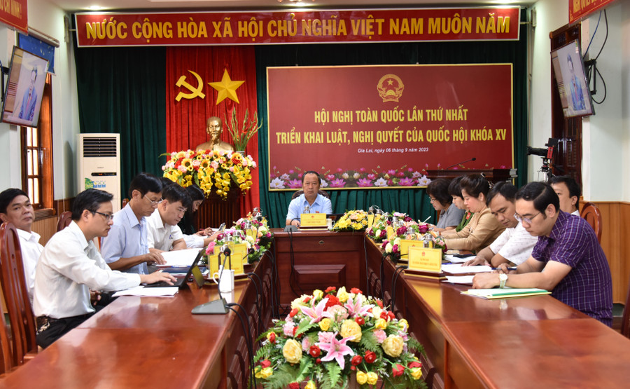 Đồng chí Châu Ngọc Tuấn-Phó Bí thư Thường trực Tỉnh ủy, Trưởng đoàn đại biểu Quốc hội tỉnh chủ trì tại điểm cầu tỉnh Gia Lai. Ảnh: Đức Thụy Đồng chí Châu Ngọc Tuấn-Phó Bí thư Thường trực Tỉnh ủy, Trưởng đoàn đại biểu Quốc hội tỉnh chủ trì tại điểm cầu tỉnh Gia Lai. Ảnh: Đức Thụy