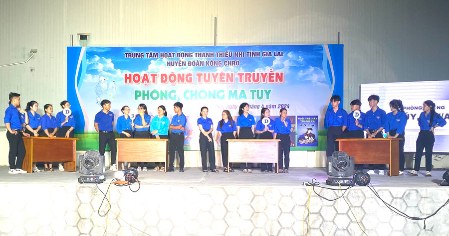 Các bạn đoàn viên, thanh niên tham gia các phần thi tại chương trình. Ảnh: Hà Đức Thành Các bạn đoàn viên, thanh niên tham gia các phần thi tại chương trình. Ảnh: Hà Đức Thành