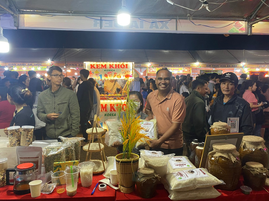 Sản phẩm gạo A Sanh được người tiêu dùng ưa chuộng. Ảnh: Phương Lộc Sản phẩm gạo A Sanh được người tiêu dùng ưa chuộng. Ảnh: Phương Lộc