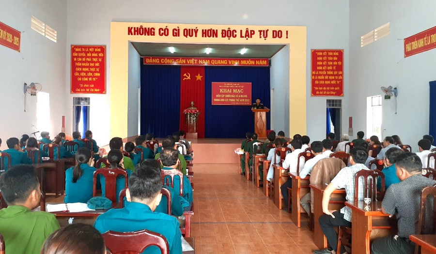 Quang cảnh lễ khai mạc diễn tập khu vực phòng thủ xã Ia Blang. Ảnh: Hoàng Viên Quang cảnh lễ khai mạc diễn tập khu vực phòng thủ xã Ia Blang. Ảnh: Hoàng Viên