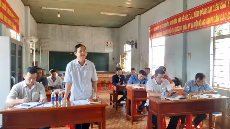 Trưởng ban Nội chính Tỉnh ủy Võ Thanh Hùng phát biểu tại buổi sinh hoạt Chi bộ làng Hố Lâm. Ảnh: Hoàng Viên