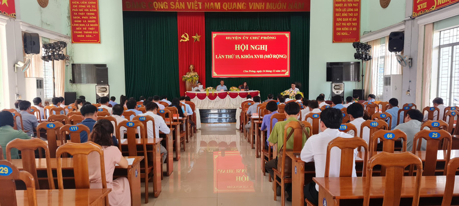 Thu ngân sách huyện Chư Prông ước đến 31-12 là 70,506 tỷ đồng, đạt 108,04% so với dự toán tỉnh giao. Ảnh: Khánh Linh Thu ngân sách huyện Chư Prông ước đến 31-12 là 70,506 tỷ đồng, đạt 108,04% so với dự toán tỉnh giao. Ảnh: Khánh Linh