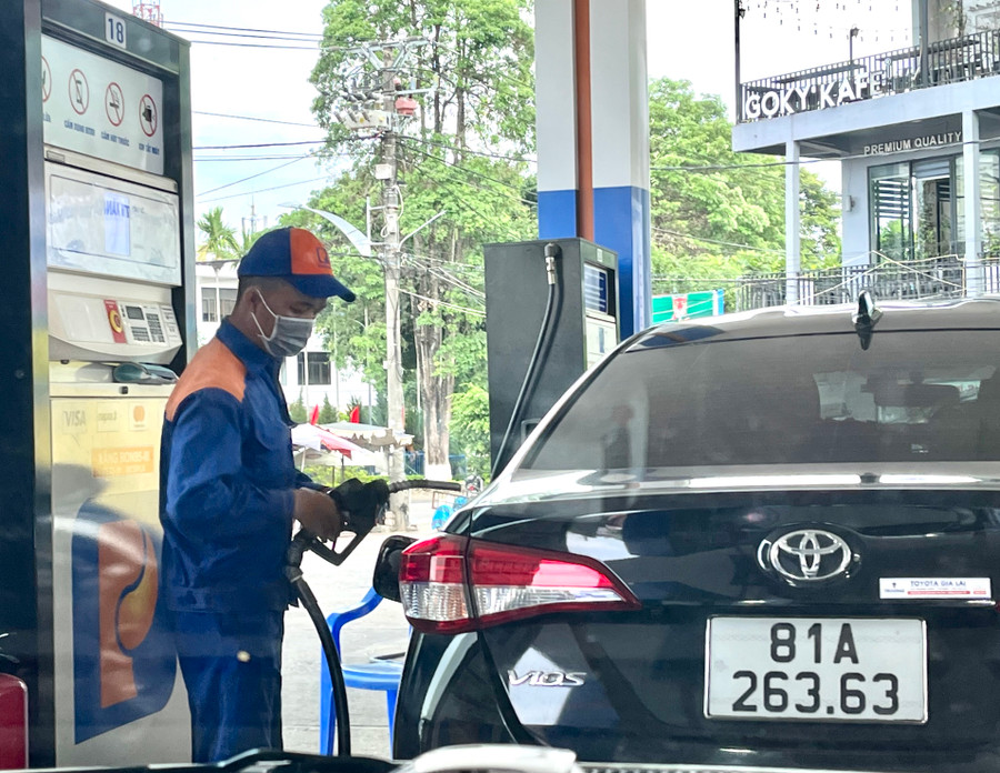 Giá xăng dầu có thể tăng nhẹ trong kỳ điều hành tiếp theo. Ảnh: Phương Vi Giá xăng dầu có thể tăng nhẹ trong kỳ điều hành tiếp theo. Ảnh: Phương Vi