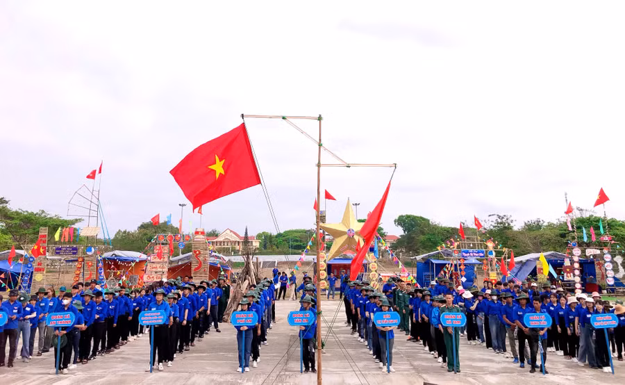 280 đoàn viên, thanh niên huyện Đak Pơ tham gia hội trại. Ảnh: Lan Anh