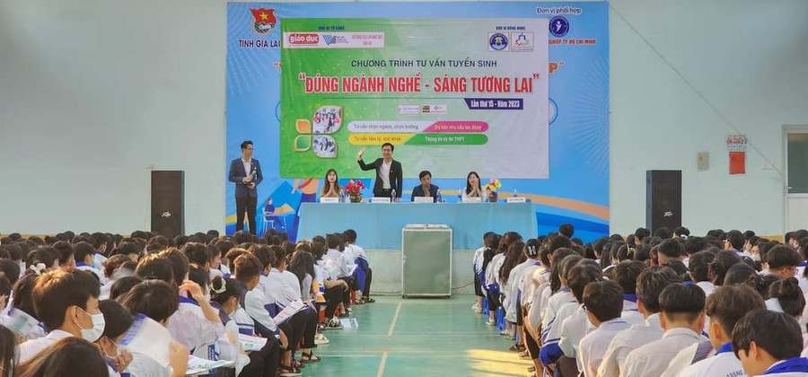 Quang cảnh chương trình tư vấn tuyển sinh tại Trường THPT Nguyễn Bỉnh Khiêm. Ảnh: Trúc Phùng