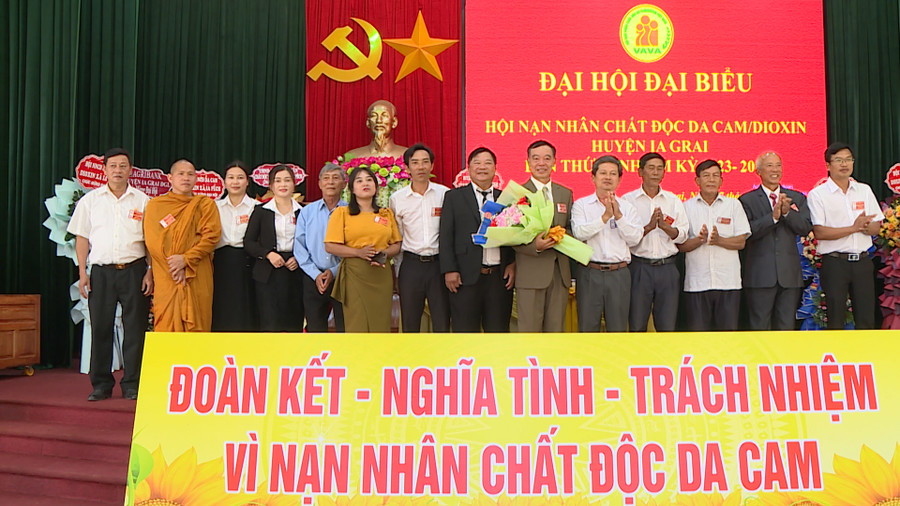 Ban Chấp hành Hội Nạn nhân chất độc da cam huyện Ia Grai khóa IV ra mắt, nhận nhiệm vụ. Ảnh: Phương Lộc