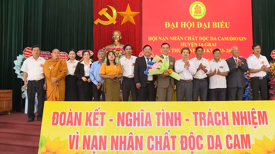 Ban Chấp hành Hội Nạn nhân chất độc da cam huyện Ia Grai khóa IV ra mắt, nhận nhiệm vụ. Ảnh: Phương Lộc