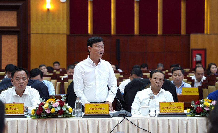 Ông Võ Văn Minh - Chủ tịch UBND tỉnh Bình Dương phát biểu thảo luận. Ông Võ Văn Minh - Chủ tịch UBND tỉnh Bình Dương phát biểu thảo luận.