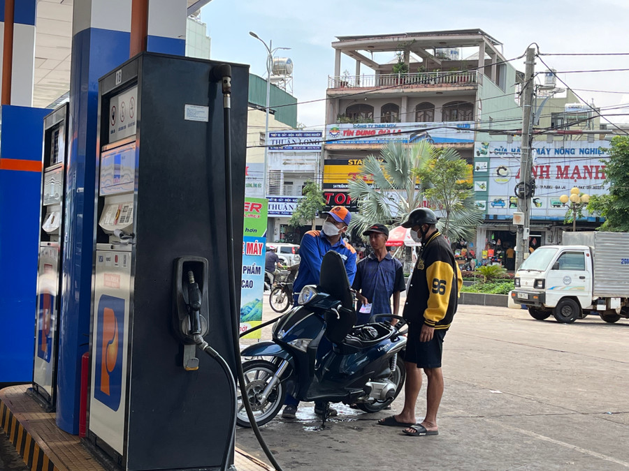 Giá xăng dầu chiều 30-11 có biến động nhẹ. Ảnh: P.V Giá xăng dầu chiều 30-11 có biến động nhẹ. Ảnh: P.V
