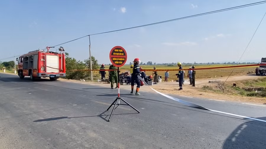 Quang cảnh buổi diễn tập cứu nạn, cứu hộ trên tuyến quốc lộ 25 đoạn qua Huyện Phú Thiện. Ảnh: Nguyễn Sang