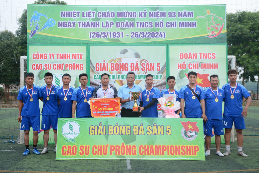 Đội Xí nghiệp vận tải-Chế biến vô địch giải bóng đá mini nam 2024. Ảnh: Hà Đức Thành