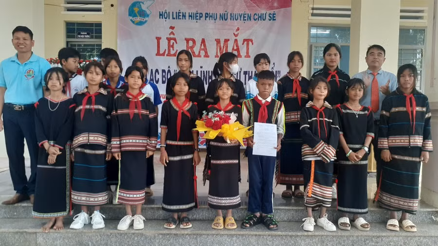 Các thành viên Câu lạc bộ Thủ lĩnh của sự thay đổi tại buổi ra mắt. Ảnh: Hoàng Viên