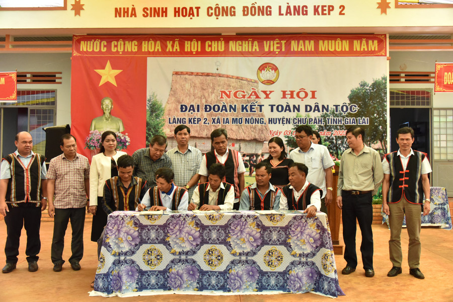 Ban Công tác Mặt trận làng Kép 2 phát động thi đua và kêu gọi toàn thể bà con nhân dân trong làng đoàn kết thực hiện các cuộc vận động và phong trào thi đua yêu nước. Ảnh: Đức Thụy