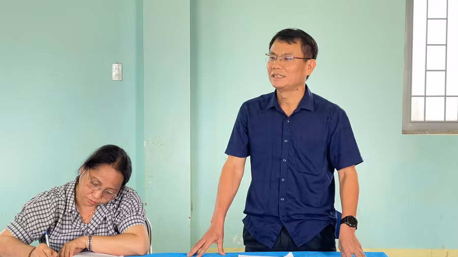 Bí thư Thành ủy Pleiku Trịnh Duy Thuân phát biểu tại buổi sinh hoạt. Ảnh: Bá Bính